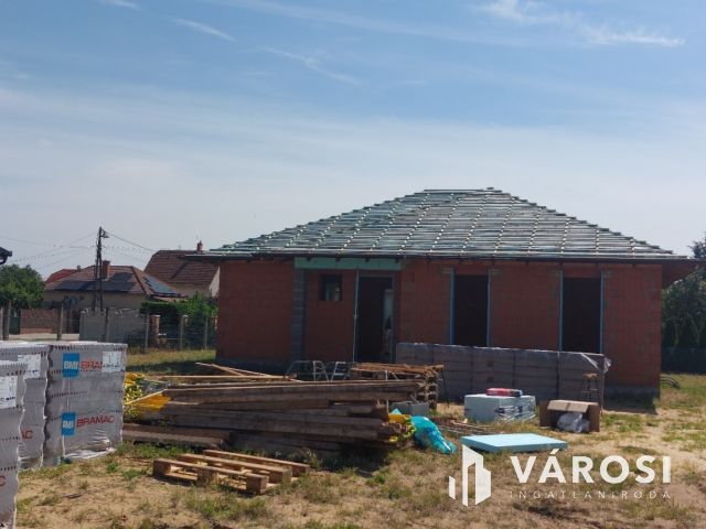 Kicsi lakópark- új házak Debrecen északnyugati részén