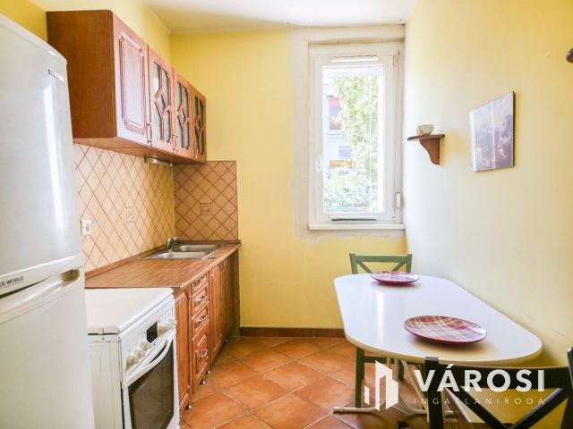 2. emelet, 2 szoba, erkély- a Kazinczyn