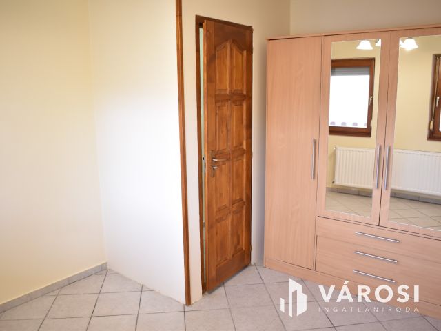 KIADÓ 64 M²-ES, KÉTSZINTES LAKÁS GYULA BELVÁROSÁBAN!