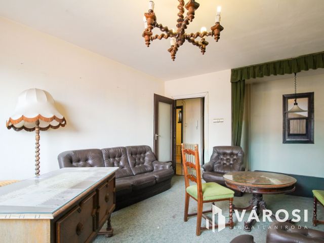 Citadellára néző belvárosi lakás eladó