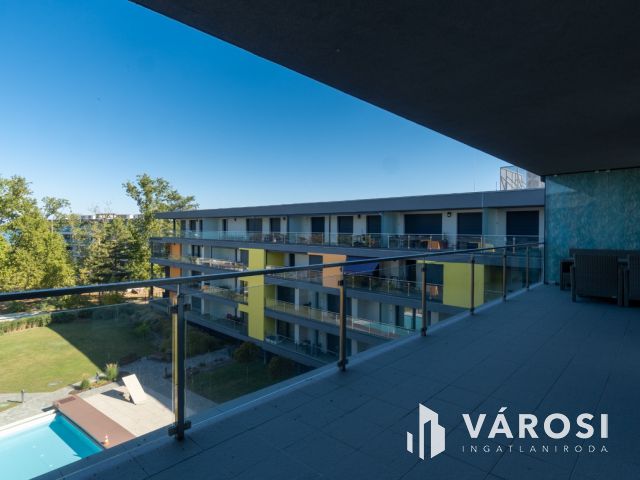 Exkluzív, balatoni panorámás lakás kiadó